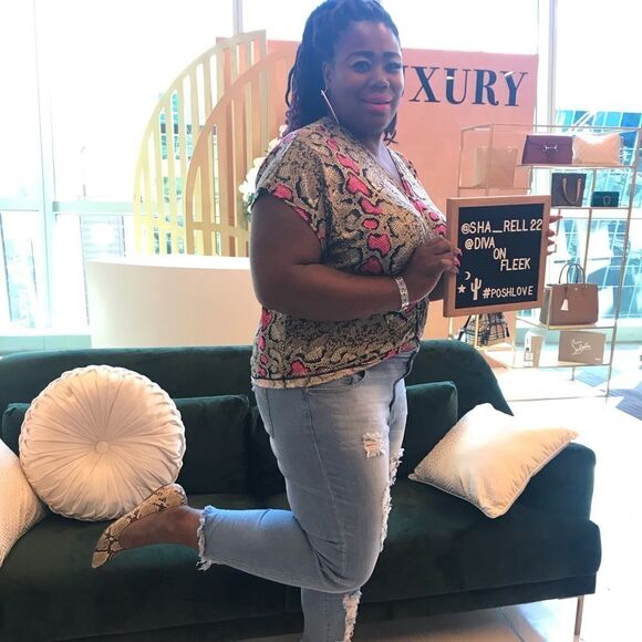 I’M AT POSHFEST!!! 😁😁😁 - Picture 2 of 3